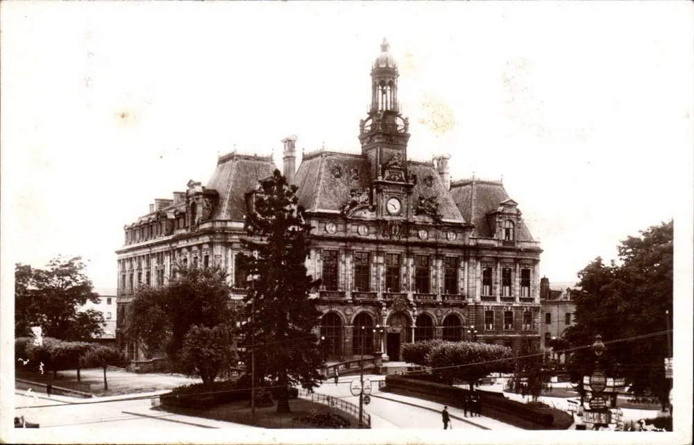 Hôtel de Ville de Limoges — vista da praça — editor: C. Tarrason & Tarrason - Frente