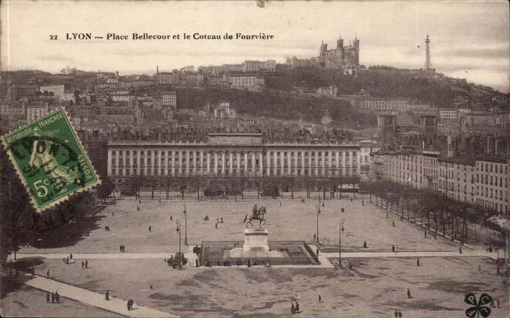 LYON — Place Bellecour und der Coteau de Fourvière — unbekannter Verlag, Nr. 22 - Vorderseite