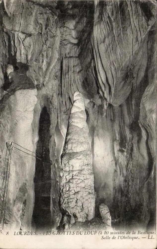 Lourdes - Die Höhlen des Loup (Säulenraum des Obelisken) — LL, n°8 - Vorderseite