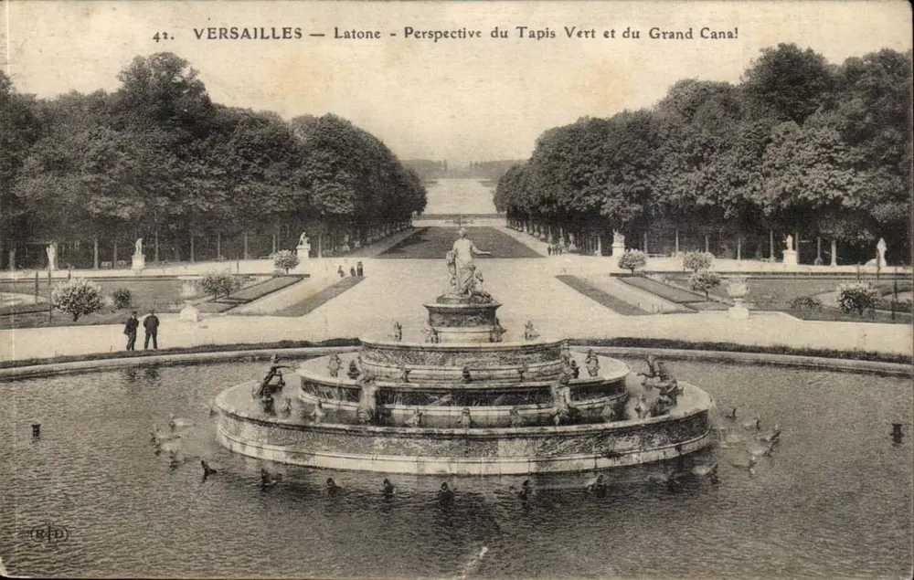 Versailles — Latone — Ansicht des Grasbodens und des Großen Kanals - Vorderseite