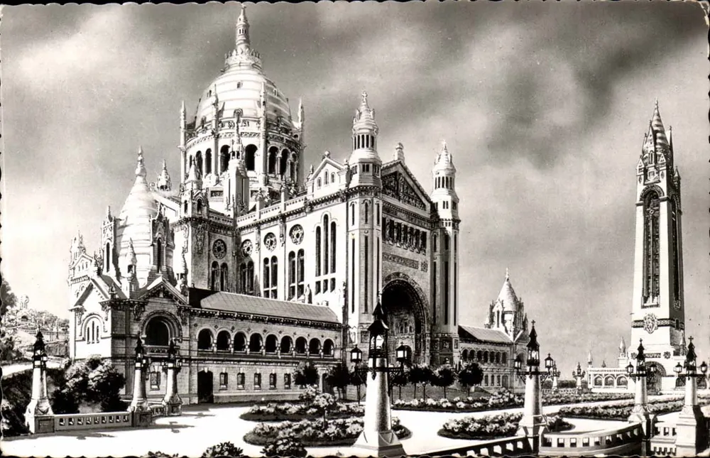 A Basílica de Lisieux — Panorama geral — Editor: Centro Mundial de Pietade e Turismo, Lisieux - Frente