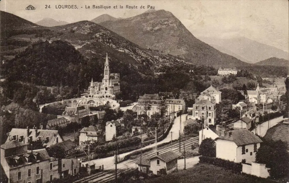 Lourdes - Die Basilika und die Route nach Pau — n° 24 - Vorderseite