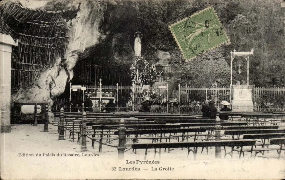 Lourdes — A Grotta — Édition du Palais du Rosaire, Lourdes - Frente
