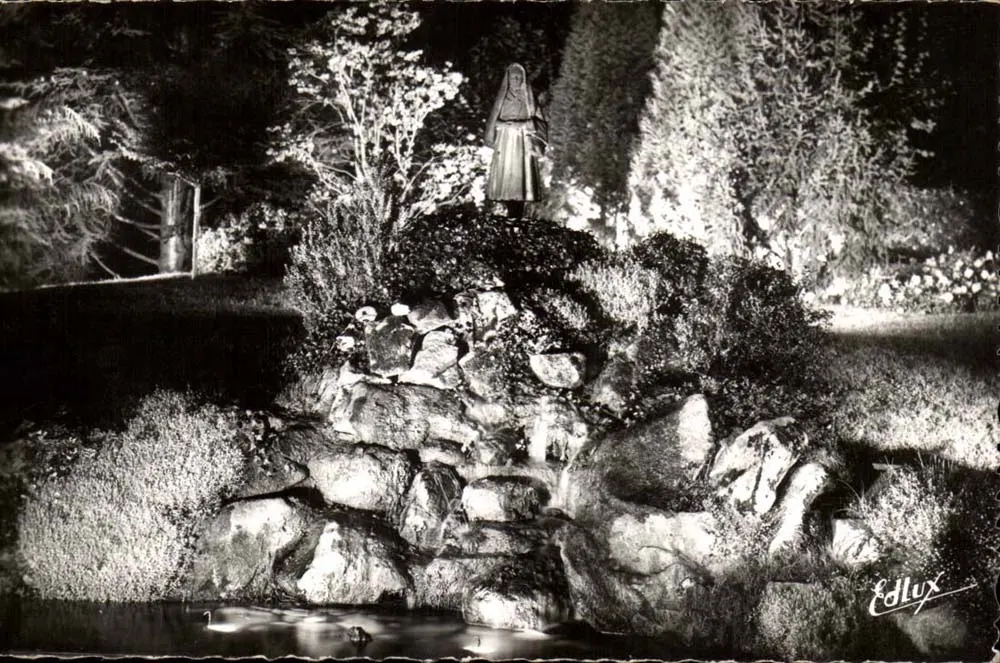 Monument von Sainte Bernadette bei Nacht — Verlag P. Doucet, Nr. 172 - Vorderseite