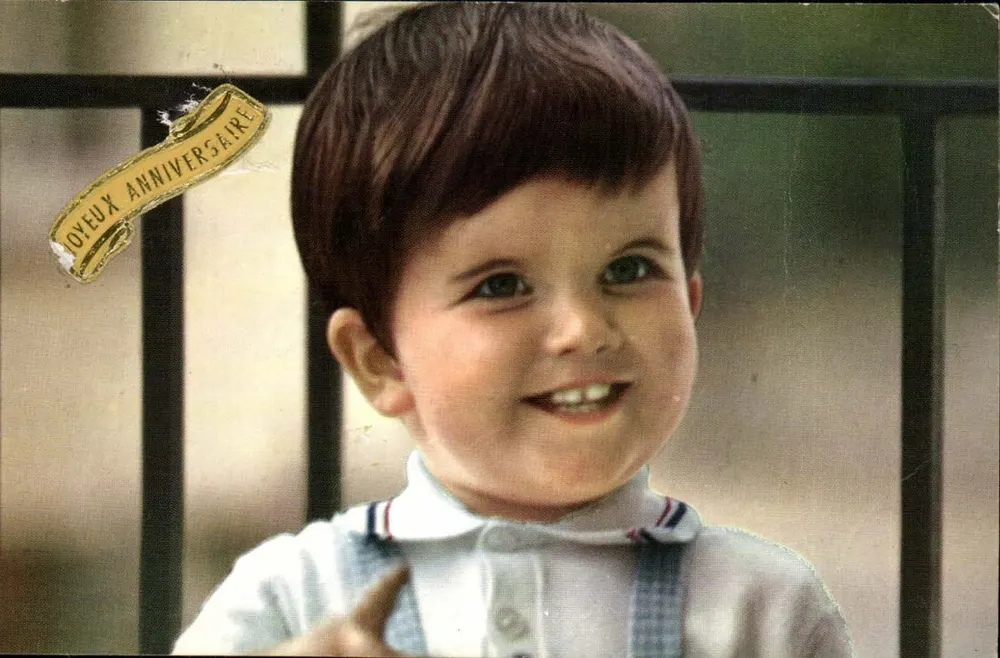Criança sorridente — Feliz Aniversário — Foto P. CHEMIN, Rennes - Frente