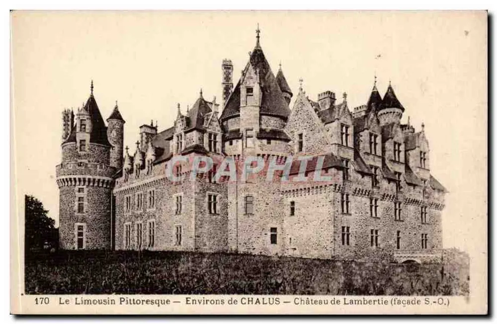 Das pittoreske Limousin — Umgebung von CHALUS — Schloss Lambertie (Südwestfassade) - Vorderseite