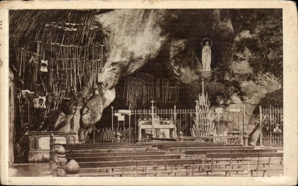 A Gruta Milagrosa — Lourdes — Edição Palais du Pèlerin - Frente