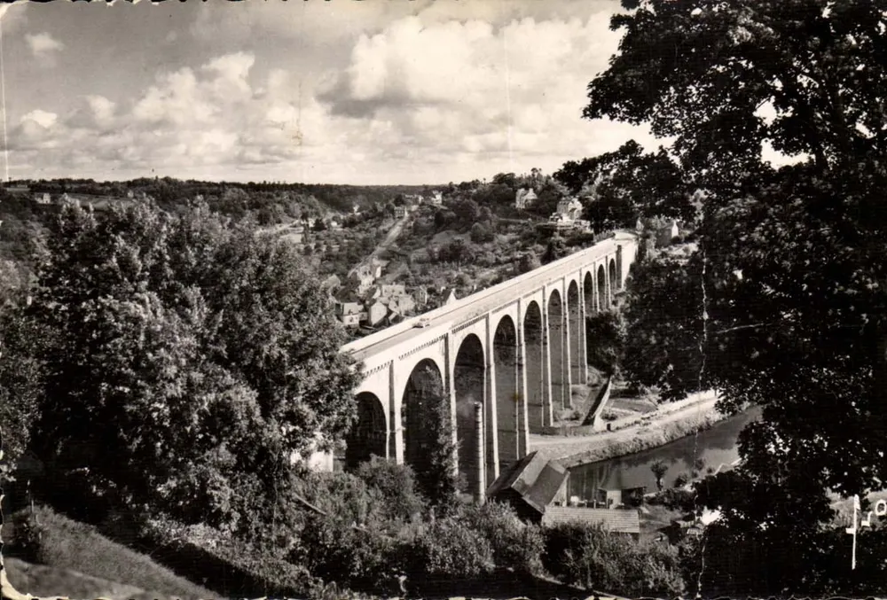 Dinan (C.-du-N.) — Il viadotto — Edizioni d'Arte, 15, rue Mariel, Parigi - Recto