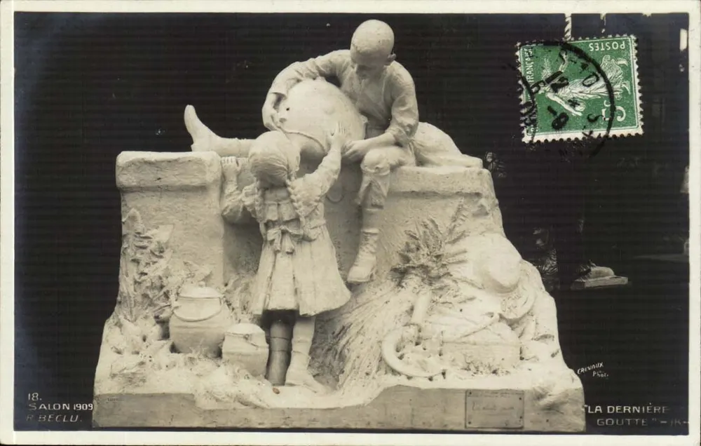 Salão 1909 — Escultura 'A Última Gotas' por R. Beclu — editada por Crevaux Phot. - Frente