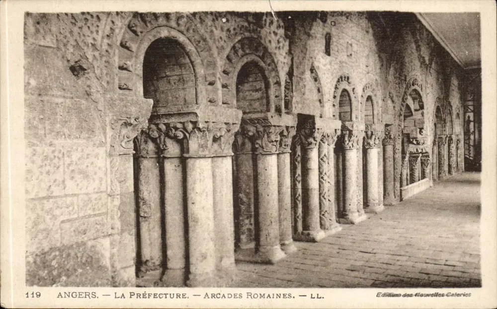 Angers — A Prefeitura — Arcos Romanos — Edição das Novas Galerias, n° 119 - Frente