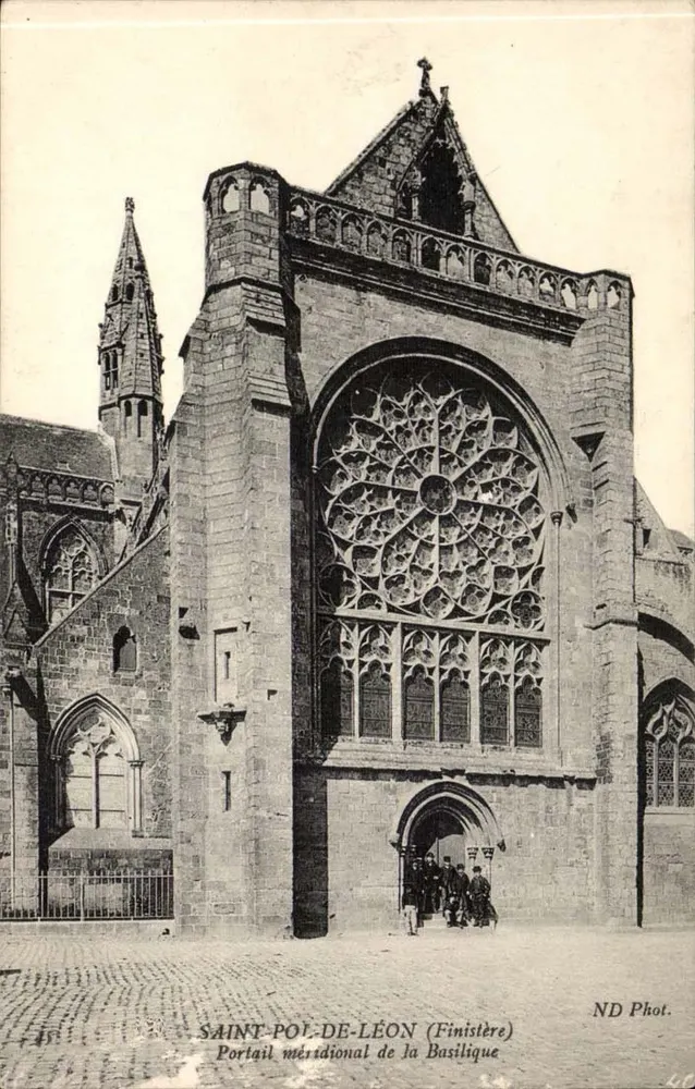 Saint-Pol-de-Léon — Südtor der Basilika — ND Fotografie - Vorderseite