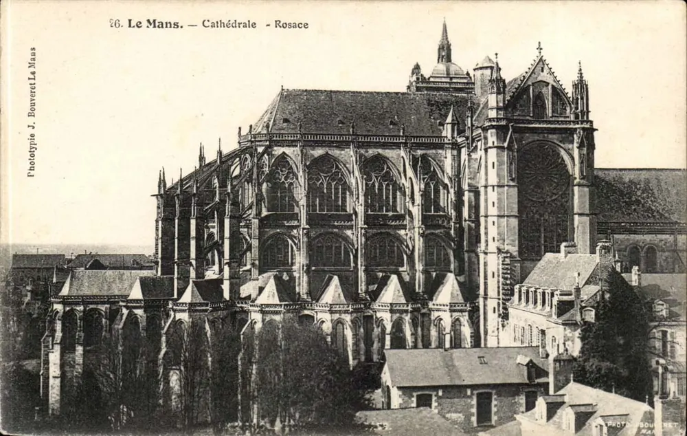 Le Mans — Catedral — Rosácea — Fototipia J. Bouverat Le Mans - Frente