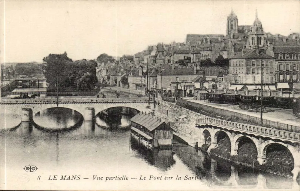 Le Mans — Teilansicht — Die Brücke über die Sarthe - Vorderseite