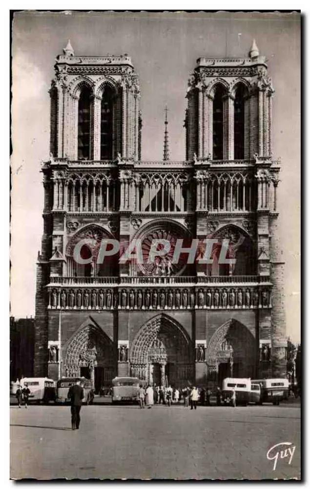 Nossa Senhora de Paris — fachada gótica — Guy - Frente