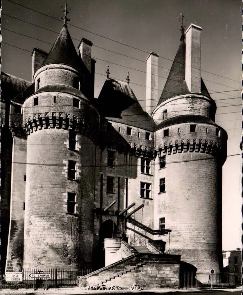 Castelo de Langeais — A Entrada e o Pont-Levis — Editor G. Quin em Joué-lès-Tours - Frente