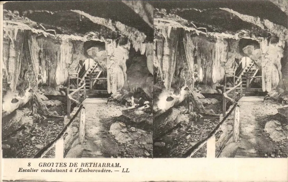 Grutas de Betharram — Escada conduzindo ao Embarcadouro — LL - Frente