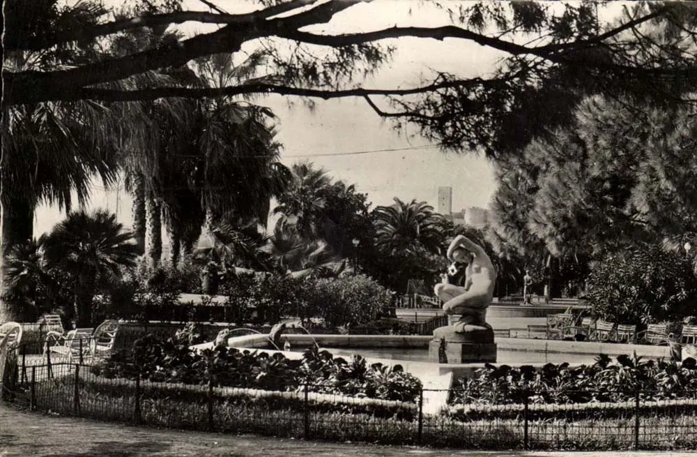Jardins Públicos de Cannes — escultura no centro de uma piscina — editor L. Gilletta & Cie, n°338 - Frente
