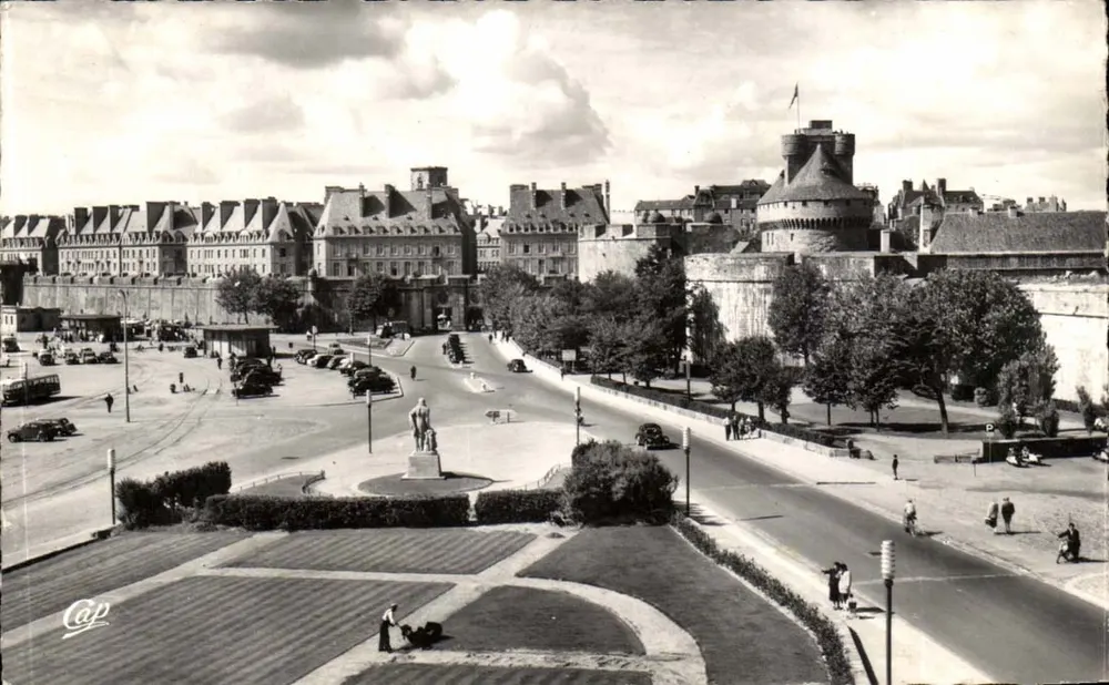 Saint-Malo — Schloss und neue Gebäude — C.A.P. (60) Réal-Photo - Vorderseite