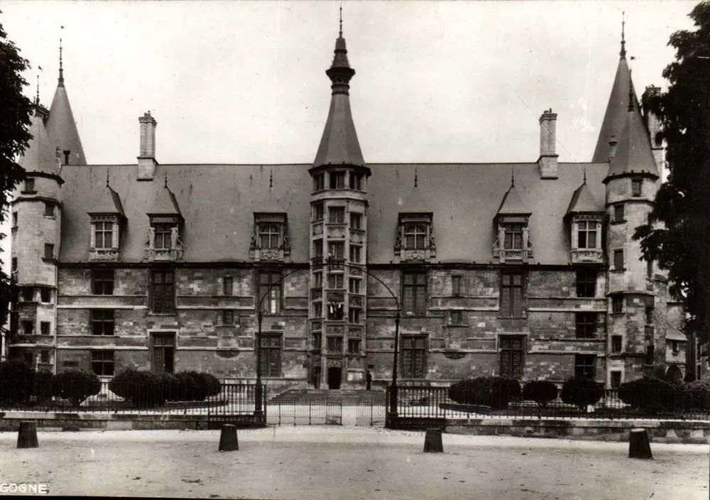 Nevers - Palácio Ducal — Editor DUPERRAT (Nevers) — n° 39 - Frente