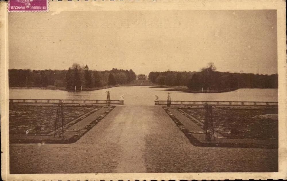 Paisagem do parque de Bougival — vista do lago e do ponte — editor Rambouillet - Parterres de canais - Frente