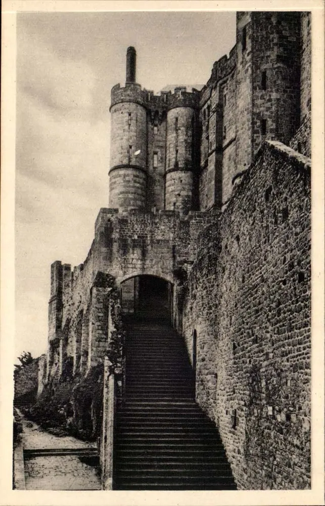 Abtei Mont-Saint-Michel — Der Große Treppenaufgang und das Torhaus - Vorderseite