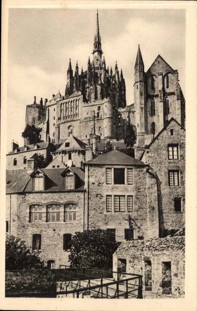 Mont Saint-Michel — Ansicht der Abtei — Serv. Commercial des Monuments Historiques, Paris - Vorderseite