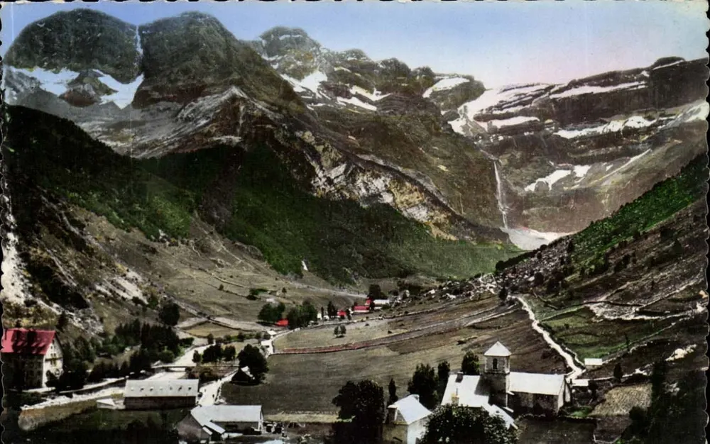 Gavarnie — Vue Générale — Edição P. Doucet, Lourdes - Frente