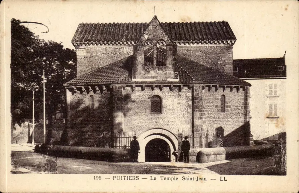 Poitiers — O Templo de São João — LL - Frente
