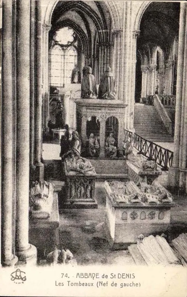 Abadia de St Denis — Os Túmulos (Nef da esquerda) — Fototipia 'Méville' Paris, n°74 - Frente