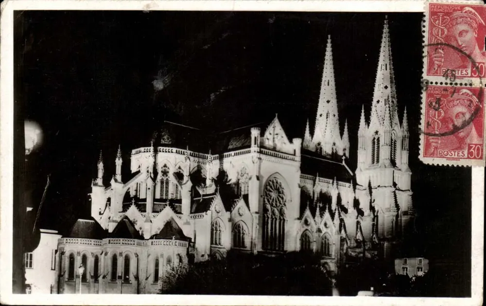 Cholet — A Catedral — Foto Michelen, Cholet - Frente