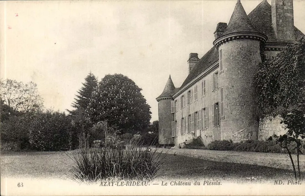 Azay-le-Rideau — O Castelo do Plessis — ND. Phot. - Frente