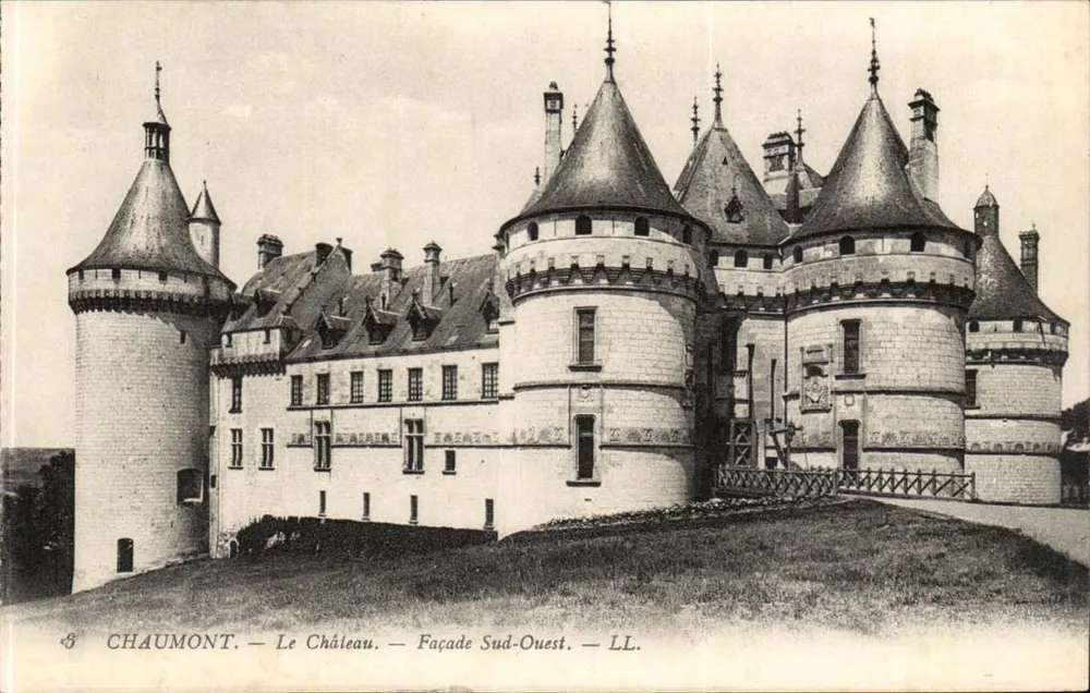 Chaumont — O Castelo — Fachada Sudoeste — LL. - Frente