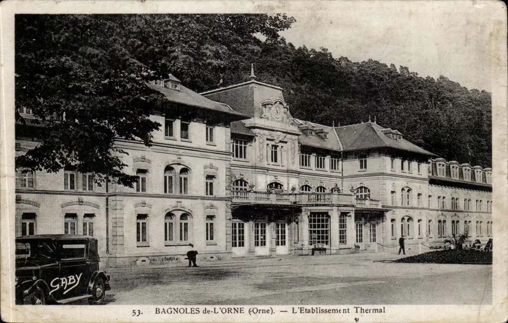 Bagnoles-de-l'Orne (Orne) — O Estabelecimento Termal — Gaby, n°53 - Frente