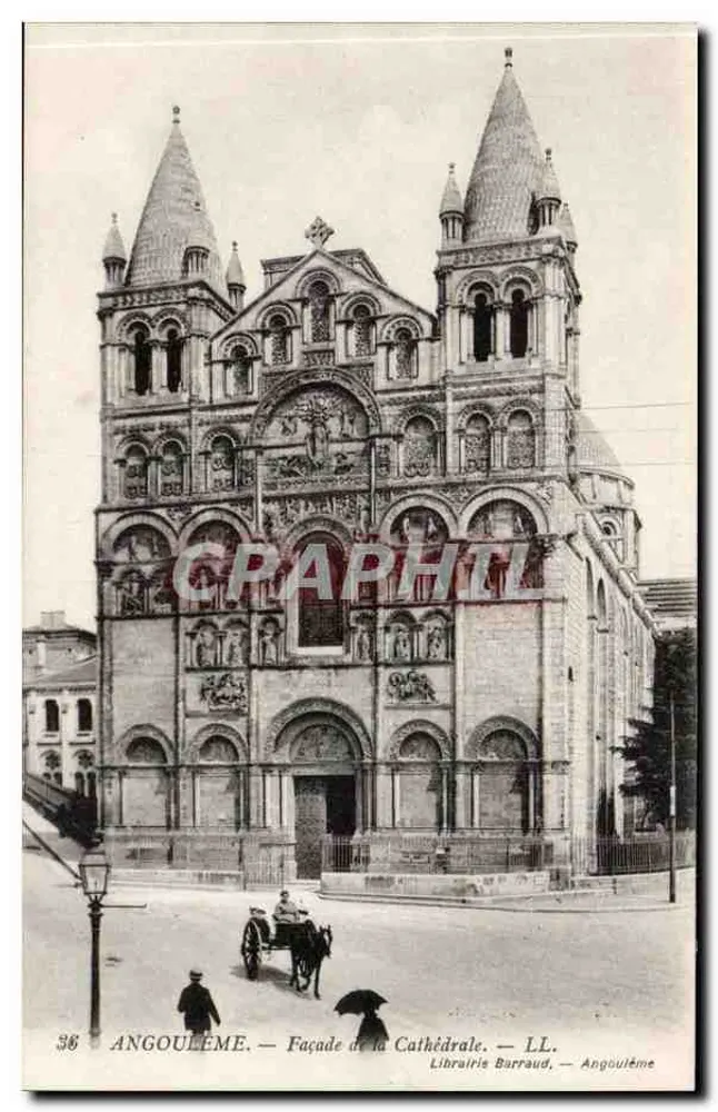 Angoulême — Fachada da Catedral — Livraria Barraud — Angoulême - Frente