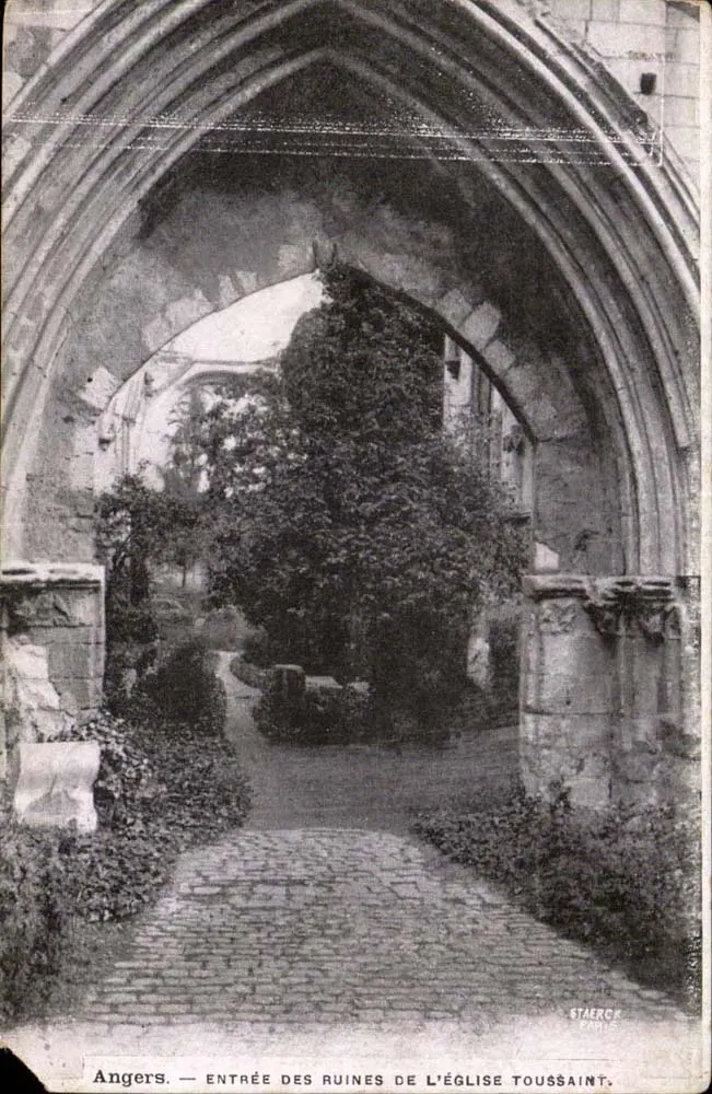 Angers — Eingang zu den Ruinen der Kirche Saint-Toussaint — Staerck Paris - Vorderseite