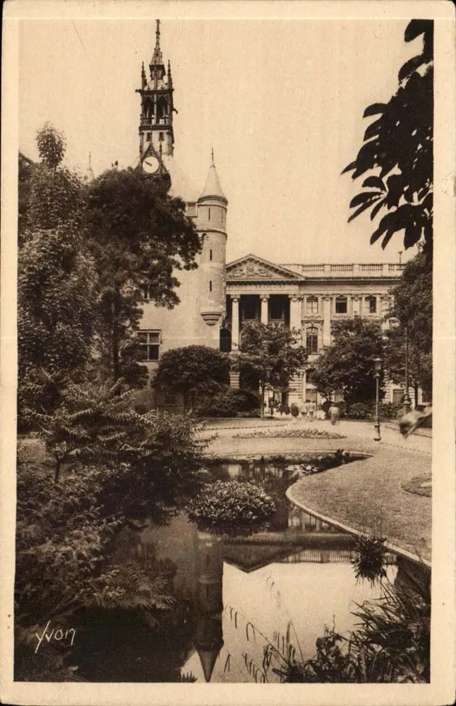 Toulouse (Hte Garonne) — O Donjon do Capitole e o Square — Edições de Arte YVON - Frente