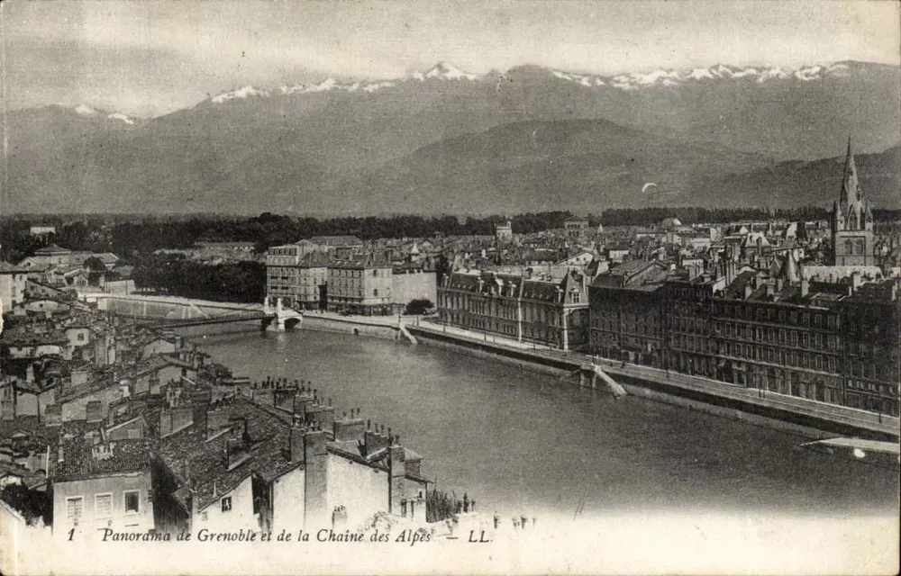 Panorama de Grenoble e da Cadeia dos Alpes — LL. - Frente