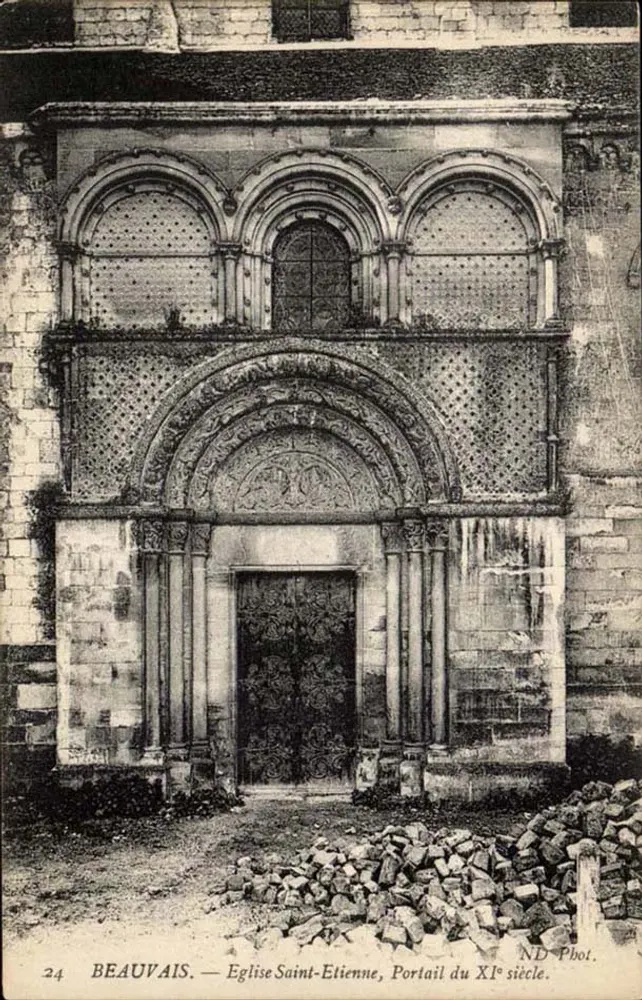 Beauvais — Kirche Saint-Étienne, Portal des 11. Jahrhunderts - Vorderseite