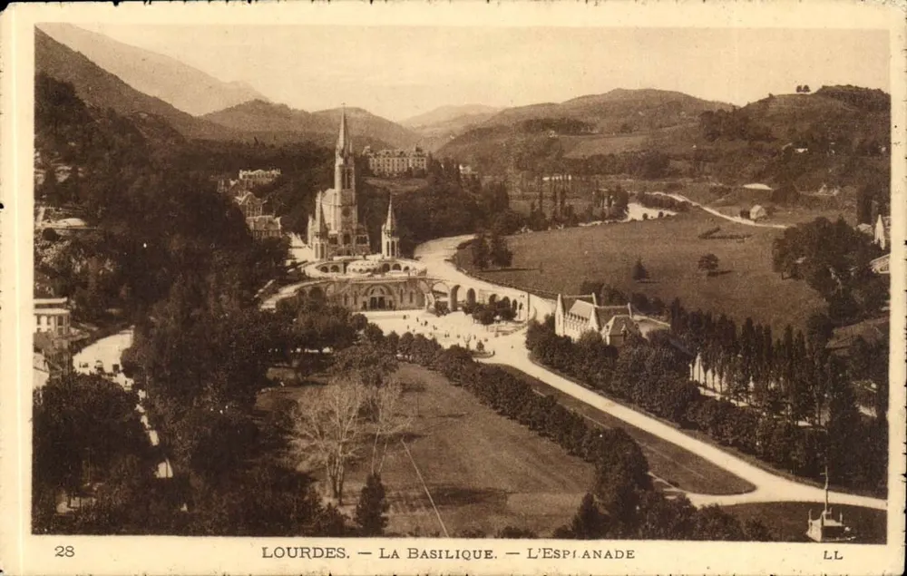 Lourdes — A Basílica — A Espianade — Edição Artística, Lourdes - Frente