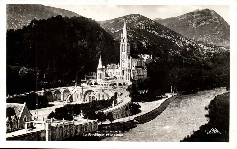 Lourdes — A Basílica e o Gave — C.A.P. Paris - Frente