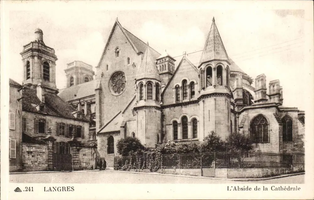 Langres — A Abside da Catedral — Cie des Arts Photomécaniques, n°241 - Frente
