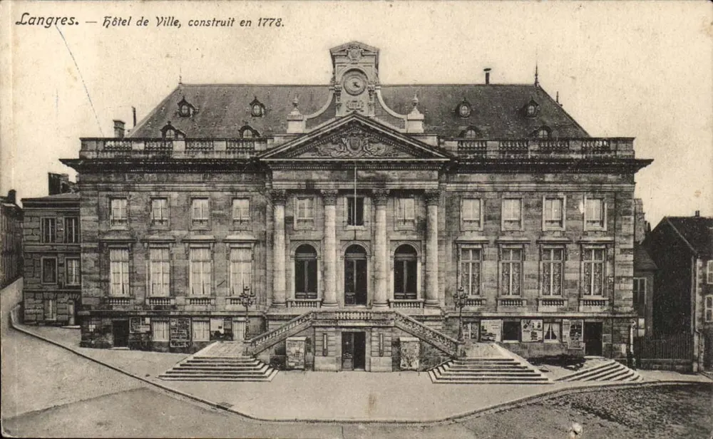 Langres — Hotel de Ville, construído em 1778 — A. Veyssière, fot. edit. 8840 - Frente