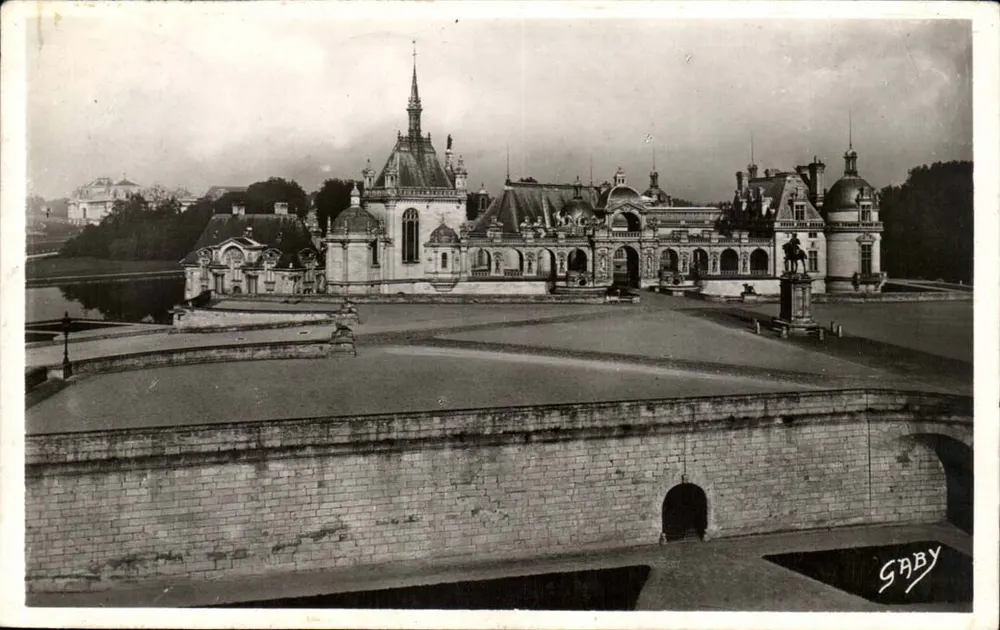 Chantilly (Oise) - O Castelo - Vista geral — Edições Gaby - Frente