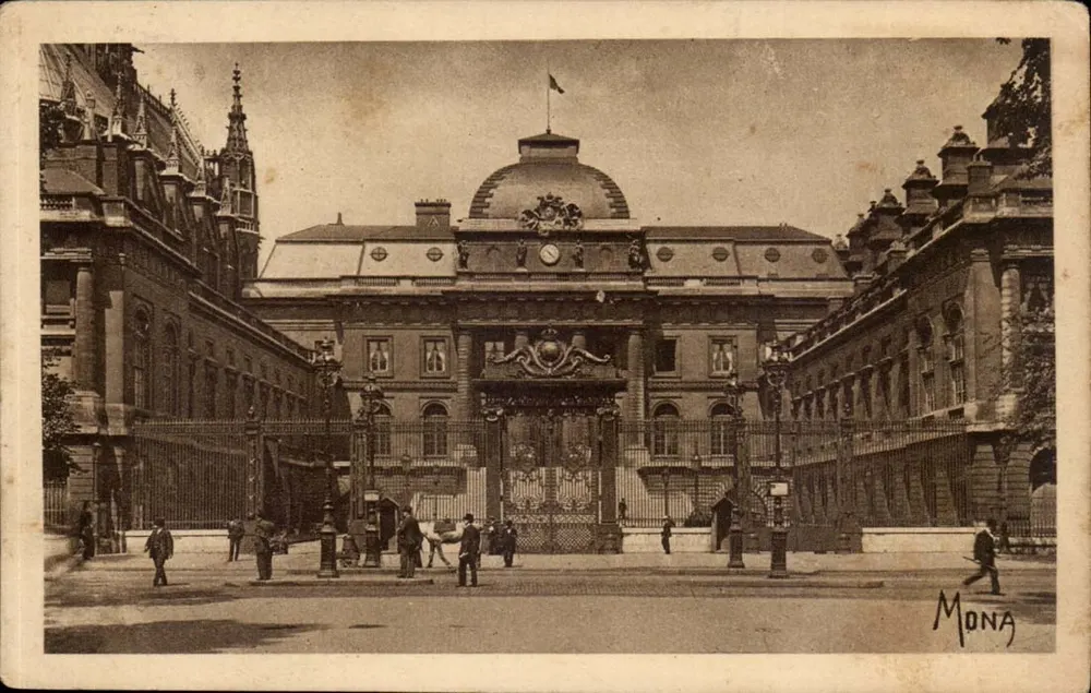 Das Palast der Gerechtigkeit — Ehrenhof — MONA Kunstausgabe - Vorderseite