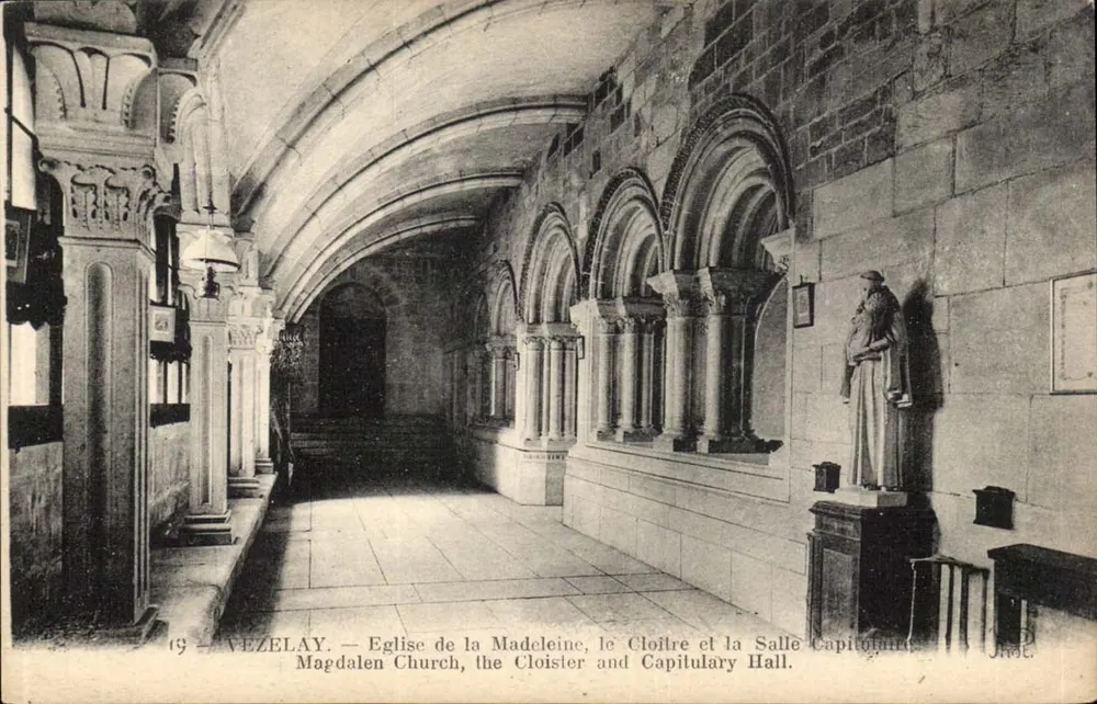 Vézelay — Kirche der Madeleine, der Cloister und der Kapitelraum - Vorderseite