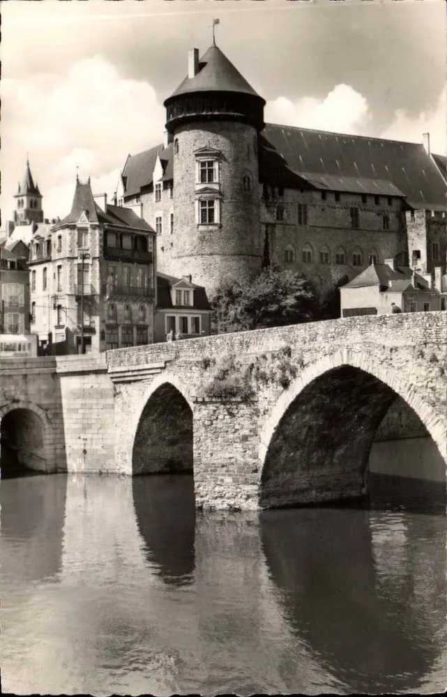 Der Alte Brücke und das Schloss — La Vallée (Mayenne) — Verlag R. Gobois - Vorderseite