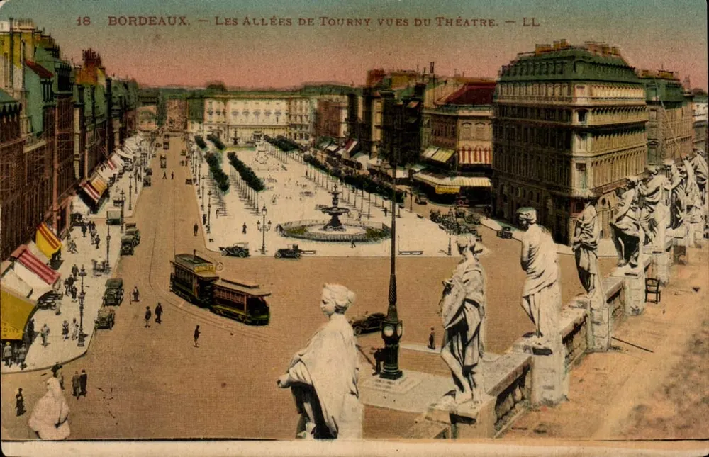 Bordeaux — Les Allées de Tourny aus Sicht des Theaters — LL - Vorderseite