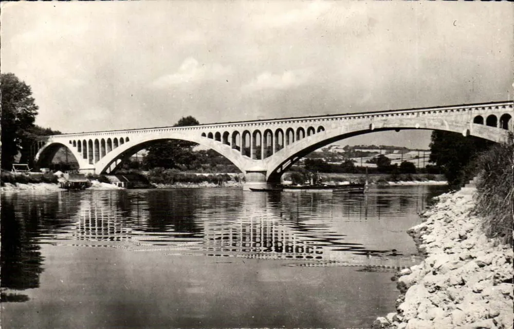 Aqueduto da Vanne — Sens (Yonne) — Foto veterinária 1708 - Frente
