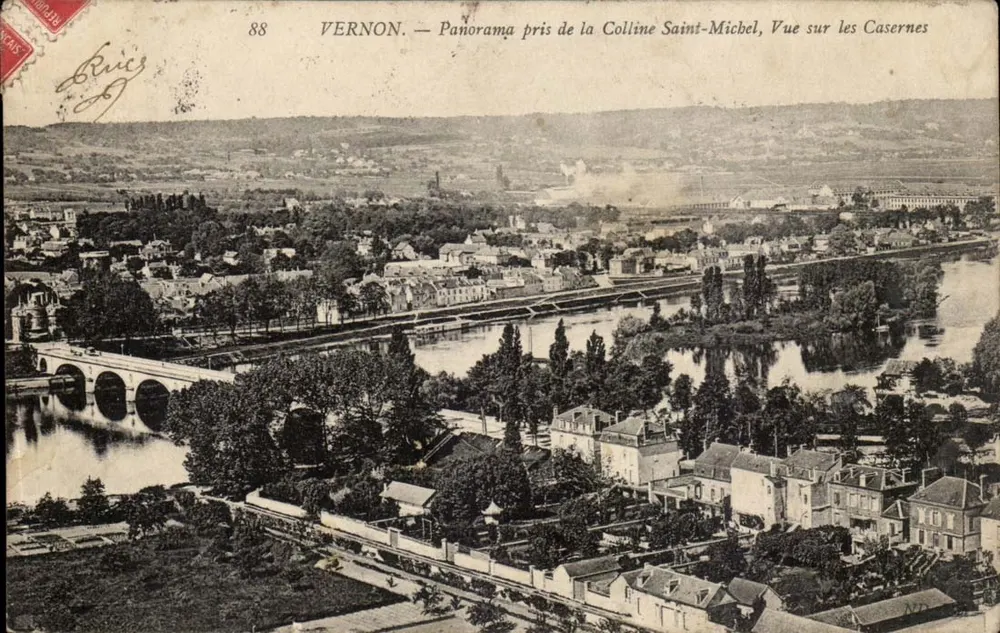Vernon — Panorama vom Saint-Michel-Hügel, Blick auf die Kasernen — Bruy - Vorderseite