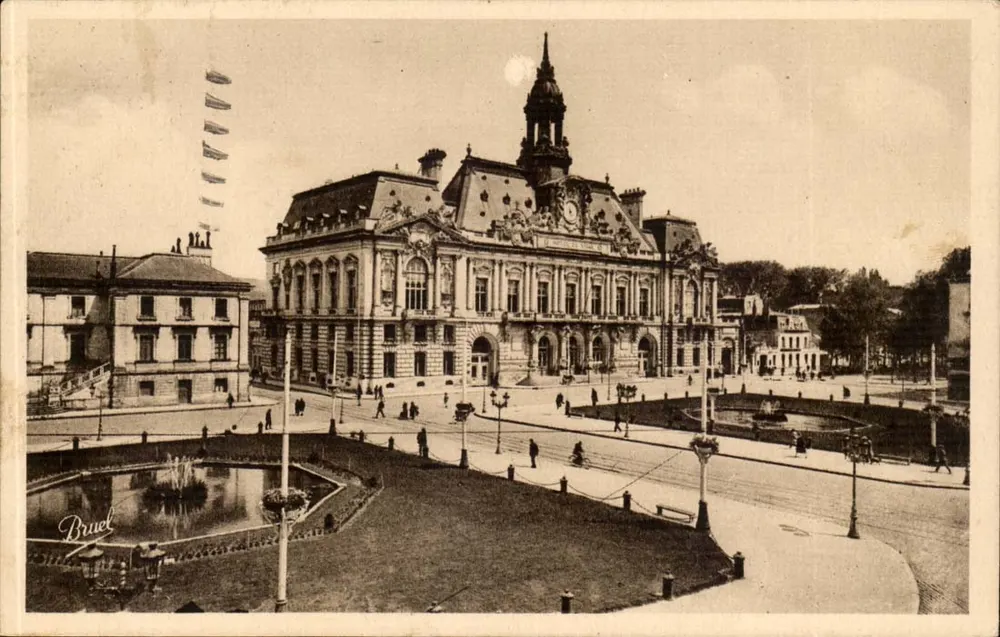 Tours - Das Rathaus und der Palastplatz — Kunstausgabe A. Bruel, n°11 - Vorderseite